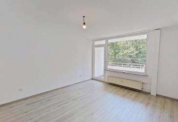 Große 3-Zimmer-Wohnung mit BALKON und viel Lichteinfall
