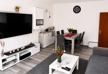 Gepflegte 2-ZKB-Souterrainwohnung mit großer Terrasse & 20 m² Abstellraum in Heimbach-Weis