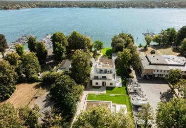 Designer Luxus Wohnung in absolut erster Wasserlinie Am Großen Wannsee mit Privatem Parkplatz