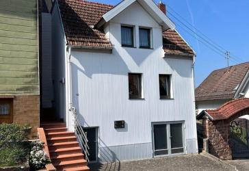 Schnuckliches Einfamilienhaus mit großem Grundstück in Maßweiler