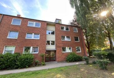 Frisch renovierte 3 Zimmer-Wohnung mit Balkon und modenisiertem Tageslichtbad mit Wanne