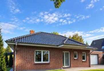 Modernes Wohnen auf einer Ebene! Komfortabler Bungalow mit großer Garage in Osteel.