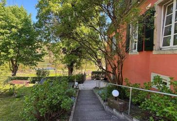 Traumhafte 2-Zimmer-Wohnung mit Gartenblick auf den Niederwürzbacher Weiher – ab 01.09.2026 frei