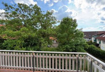 Frisch renovierte 4-Zimmer-Dachgeschosswohnung mit Balkon in ruhiger Lage