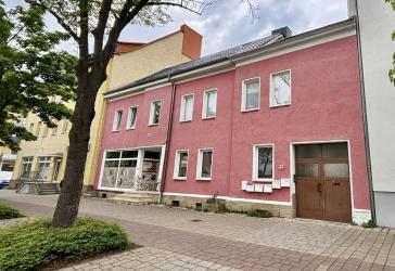 Kurzes Angebot! Exklusives Mehrfamilienhaus mit Ausbaureserve & Pool im Herzen von Merseburg