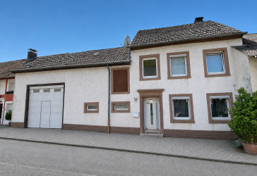 Gepflegtes Wohnhaus mit Garage!