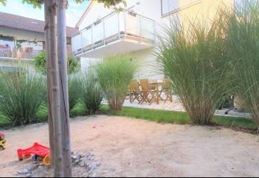 Exklusive 4-Zimmer-Wohnung mit Garten, Garage und Stellplatz!