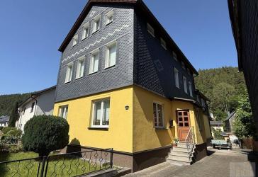 Modernisiertes Wohnhaus mit historischem Charme und idyllischem Garten - Raum für Familie, Hobby und Ideen