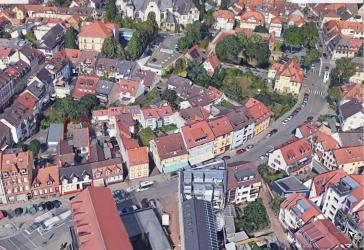 Attraktives Grundstück mit Zweifamilienhaus und umfangreichen Nebengebäuden