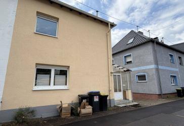 Renovierungsbedürftiges Wohnhaus in Karlsbrunn