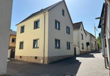 Wie Neubau: 4,5 Zimmer-EFH mit Innenhof und sep. 1.200 m² Gartengrundstück in Bubenheim