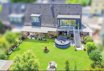 Familientraum in Köln-Höhenhaus mit ca. 214 m² Wohnfläche und großem Garten