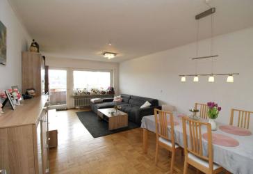 4-Zimmer Wohnung mit Gartenanteil und überdachtem Balkon