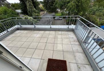 4-Zi-Geschosswohnung, teilmöbeliert mit Dachterrasse