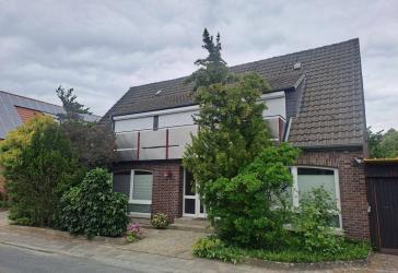 *** BÜSCHER IMMOBILIEN *** RESERVIERT!! Ideal als Kapitalanlage oder zur Eigennutzung – Gepflegtes Zweifamilienhaus in ruhiger Wohnlage