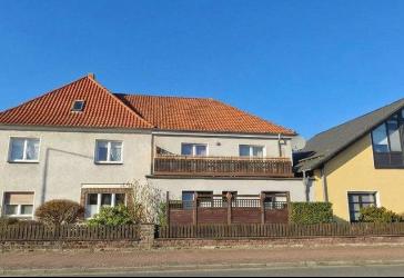 Uetze - Renditeimmobilie - 4-Familienhaus + Doppelhaushälfte + 3 Garagen