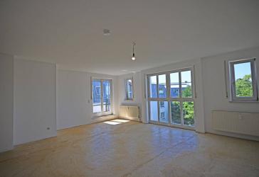 AIGNER - Helle und sehr großzügige 4-Zimmer-Dachgeschosswohnung