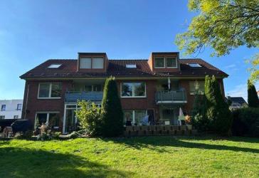 Wohnhaus mit 6 Wohnungen und 2 Garagen