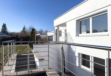 Extravaganter Bungalow mit Doppelgarage, renoviert und saniert, großer Garten in Königsbrunn kaufen