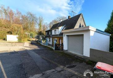 Doppelhaus - Balkon - Terrasse - Garten - Keller - Garage -
