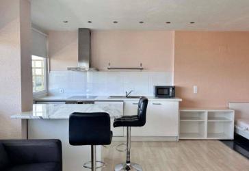 Stilvolle, gepflegte, möblierte 1,5-Zimmer-Wohnung mit Balkon und Einbauküche in Sindelfingen