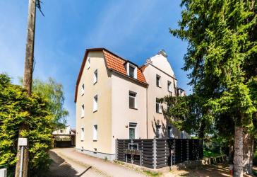 Attraktive, frei werdende, 4-Zimmer-Wohnung im 1.OG mit Balkon & Stellplatz