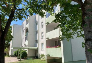 Gute Wohnung, schöne Lage, mit Balkon, Garage und grünem Vogelstang-Blick