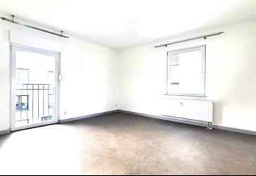 neu renovierte 2-Zimmer-Etagenwohnung mit Carport, zentrumsnah in guter Lage