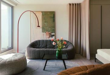 UNITED LIVING® - modernes Penthouse mit hochwertiger Ligne Roset-Ausstattung
