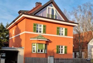 Seltene Rarität: Großes Grundstück mit Haupthaus und japanischem Teehaus in München
