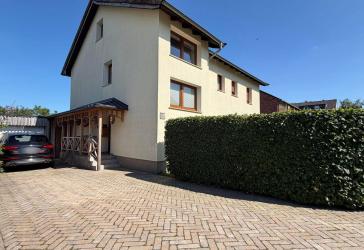 Exklusiv saniertes Zweifamilienhaus