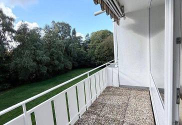 1-Zi.-Wohnung: hochwertig saniert, inkl. neuer Qualitätseinbauküche, neuem Bad und Stellplatz
