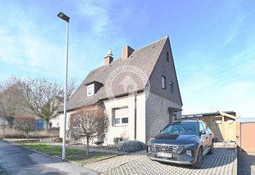 Zweifamilienhaus in gefragter Lage mit außergewöhnlich großem Kaufgrundstück