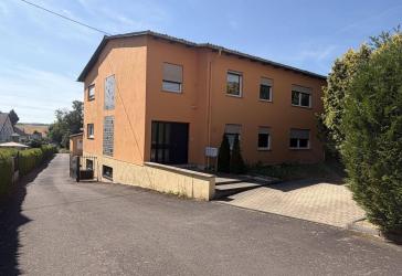 Zweifamilienhaus mit Gewerbehalle - Vielseitig nutzbare Immobilie in Saarlouis-Neuforweiler
