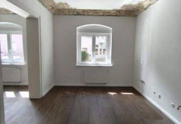 Erstbezug nach Renovierung!Familienfreundliche 3,5-Zi.-Whg. am Kluser Platz!