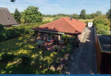 Moderner, ebenerdiger Bungalow mit großzügigem Platzangebot und Blick ins Grüne