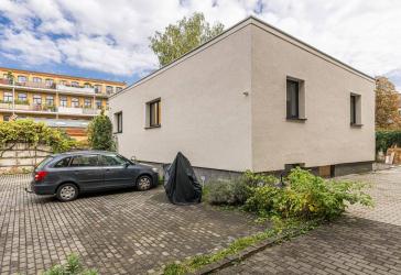 Klein, privat, ziemlich besonders - Sanierte Remise mit Garten in Stötteritz
