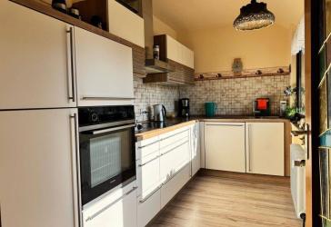 Helle geräumige Wohnung in Toplage
