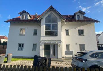 Helle 3 Zimmer Wohnung mit Balkon