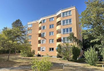 Naturnahe 3-Zimmer-ETW - Oberste Etage - mit 2 Balkone, Lift, Tiefgarage und Ausblick ins Grüne!