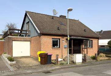 Ihr neues Zuhause: Freistehendes Einfamilienhaus mit Garage in Neuss-Rosellerheide