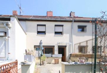 Richtig zuhause: Gepflegtes Reihenmittelhaus inkl. Garage, Carport, Schuppen und Garten in Citylage