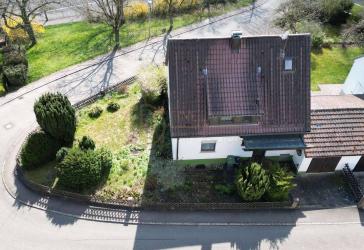 Eckgrundstück in Sindelfingen - Einfamilienhaus mit 4 Garagen & außergewöhnlichem Potenzial