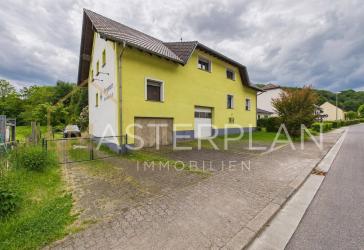 Freistehendes Einfamilienhaus mit großem Garten