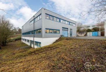 MANNELLA *Moderne Gewerbehalle* mit Büro- und Produktionsfläche.
