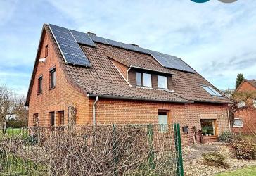 Modernisiertes Zweifamilienhaus mit Einliegerwohnung und PV-Anlage in Wietzen!