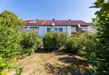 HEGERICH: Ihr neues Familienglück in Fürth-Sack - Schönes Reihenmittelhaus mit Terrasse und Garten