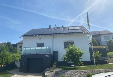 Modernisiertes Einfamilienhaus mit Photovoltaikanlage, Speicher und großem Grundstück
