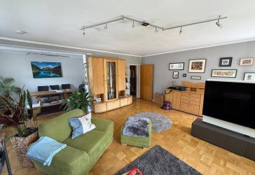 Großzügiges Wohnen: 3,5-4-Zimmer-ETW im 2. OG mit Südbalkon, EBK & Garage – Innenstadt Ost / Körne.