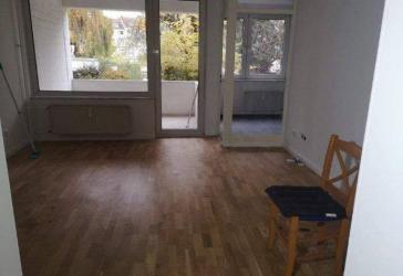 An Vollzeit-Berufstätige: sanierte 3 Zi., Parkett & Balkon. EBK optional. NUR INTERNET-ANFRAGEN !